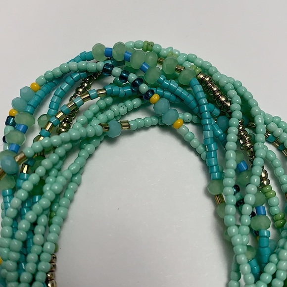 Multi Strand Green and Gold Bead Bracelet with Adjustable Pull Clasp - Picture 4 of 6
